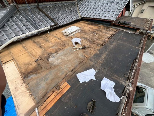 姫路市の雨漏りした屋根材の下地